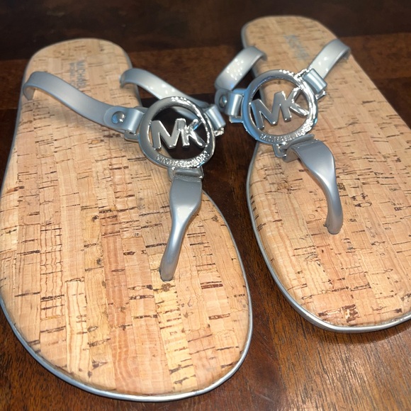 Michael Kors Silver Jelly Sandals Flip Flops Size 7 - Picture 2 of 7